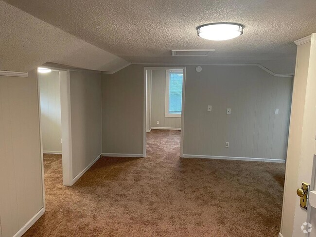 Building Photo - 715 N Church St Unit C Rental