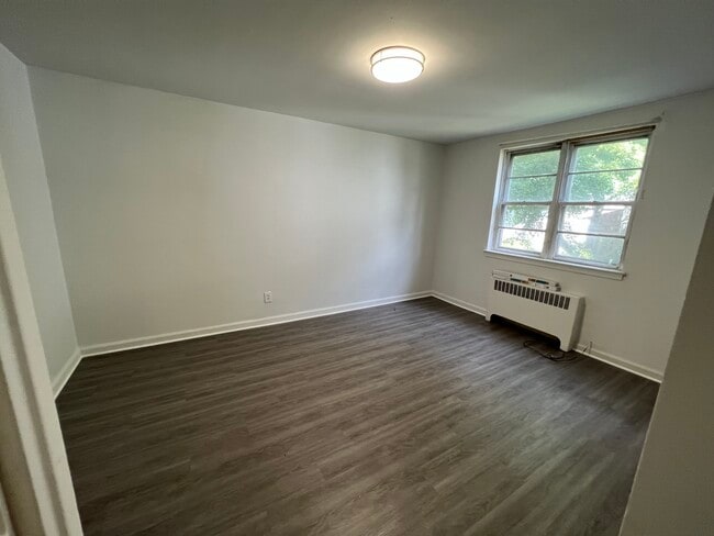 Photo - Godfrey Court Apartments