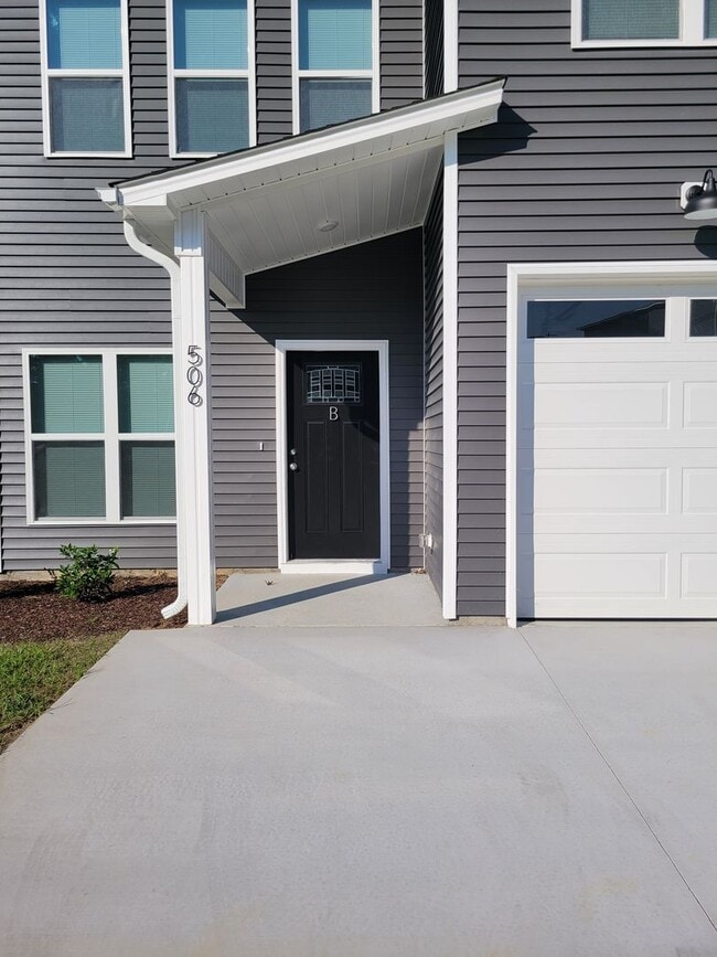 Building Photo - 506 Watauga Ave Unit B