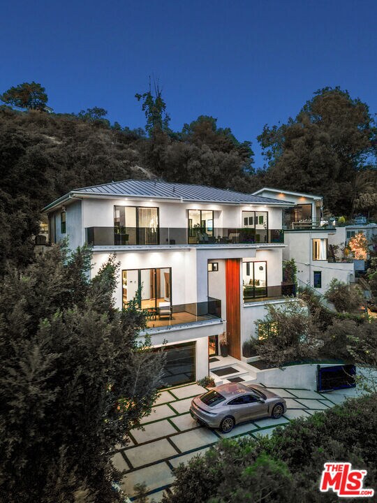 Photo - 8149 Willow Glen Rd