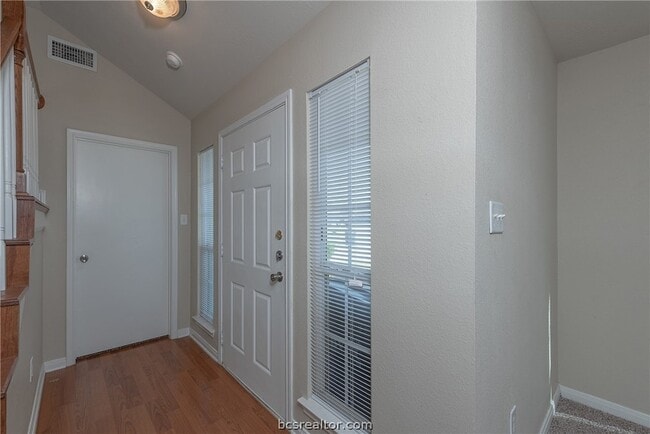 Photo - 2909 McLaren Dr