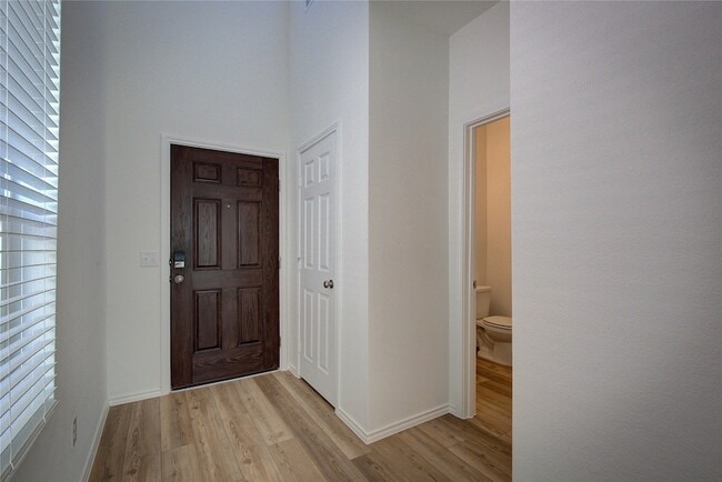 Photo - 1418 Tramore Wy