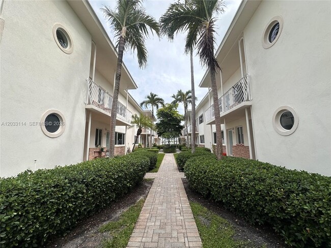 Photo - 1100 Venetian Way Unit 2B