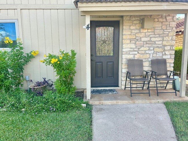 Photo - 300 Lucy Ln