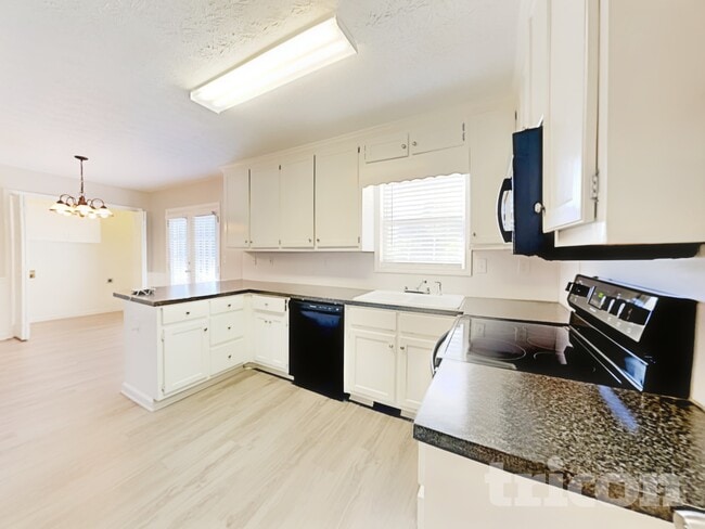 Photo - 712 Kings Ct