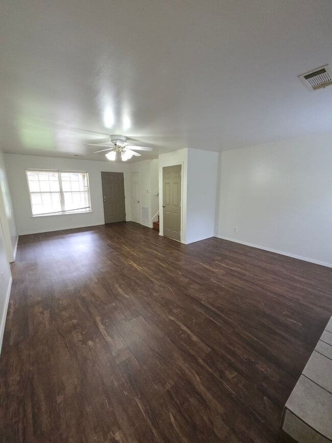 Photo - 611 Preston Dr