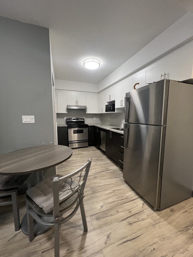 Photo - 258B-258B Sunview St