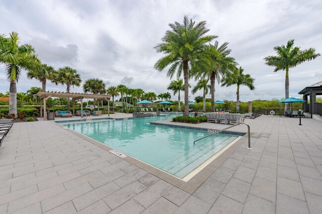 Building Photo - Versol