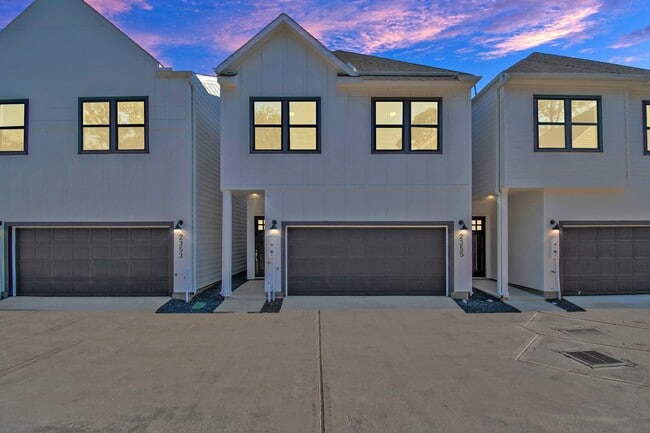 Photo - 2333 Hoskins Dr