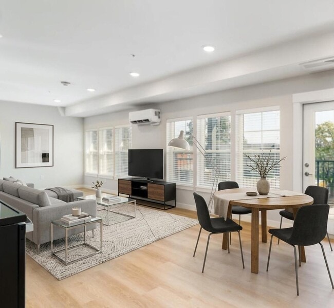 Photo - Redband Apartments