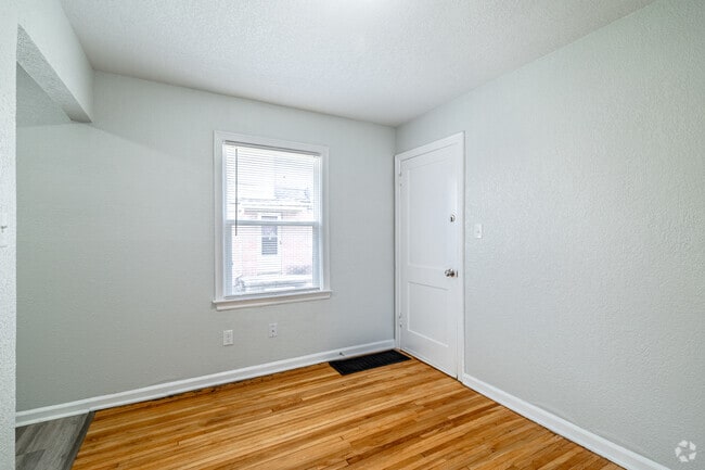 2HAB, 1BA - 950 ft² - Comedor - Meadowlark Apartments