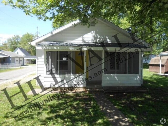 Building Photo - Two Bedroom Home in East Side Location