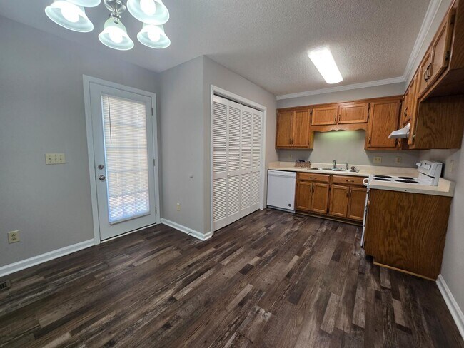 Photo - 204 Hunter Dr