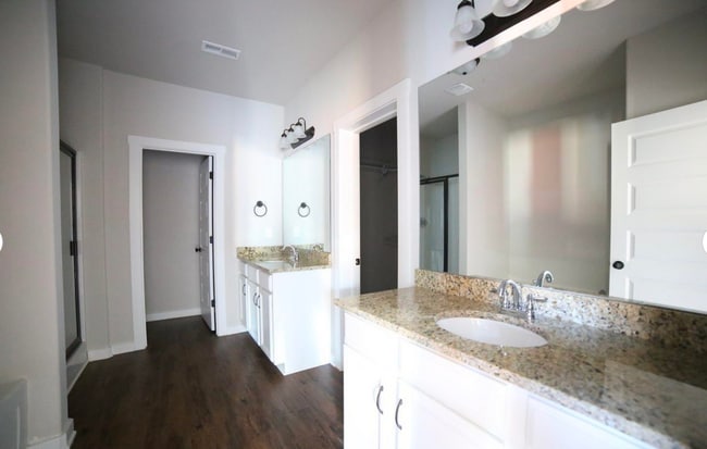 Photo - 6410 Midtowne Ln NW