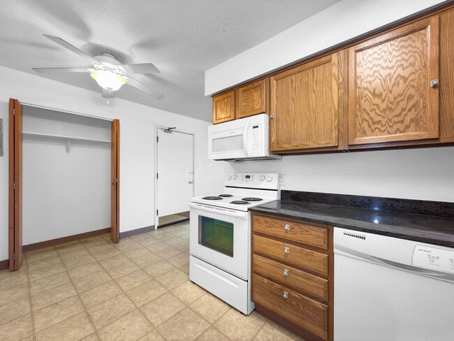 Kitchen - Elm Village Apartments