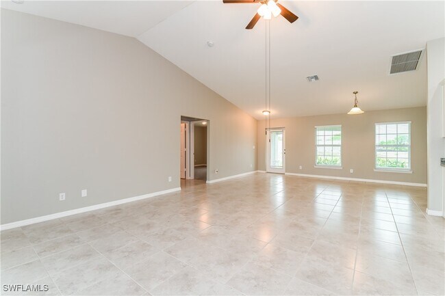 Photo - 914 NE 13th Pl House