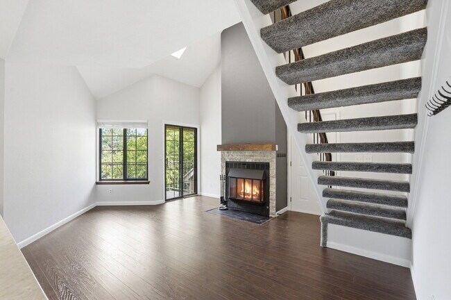 $1,945.95- 1 Bed, 1 Bath Updated Lofted Condo in Boulder with Central AC and In-Unit Laundry!