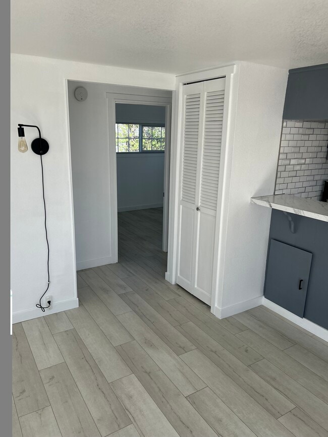 Photo - 617 Thayer Dr