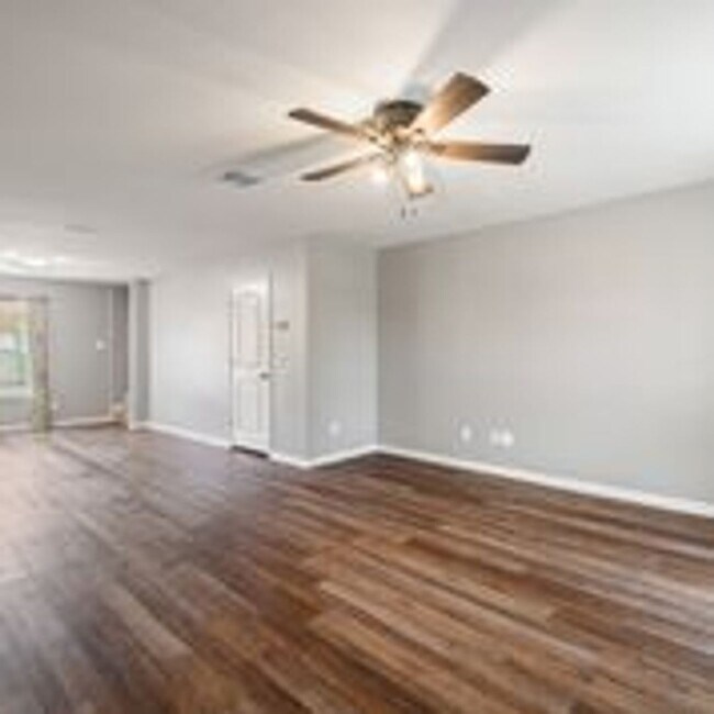 Photo - **4 Weeks Free!** Almost New In Luckey Ranch!!!