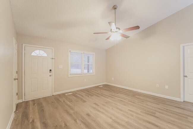 Photo - 731 Firecrest St SE