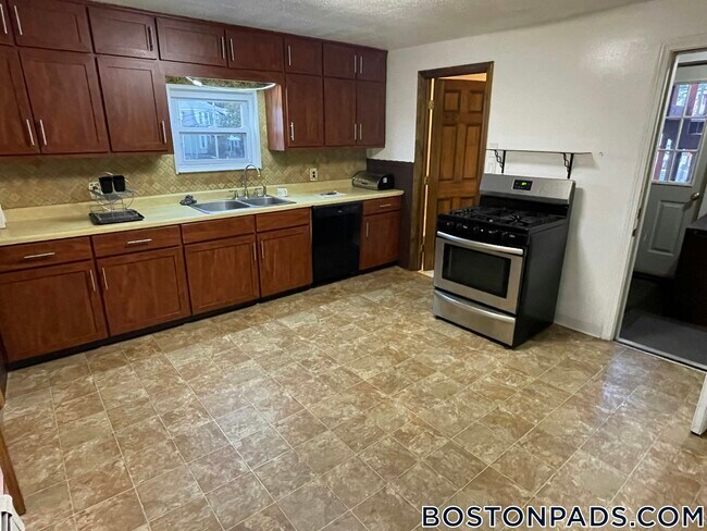 Photo - 57 Roseland St Unit 2