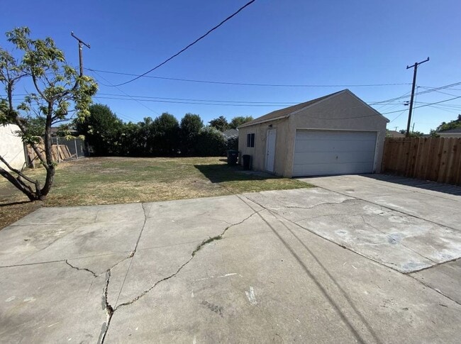 Building Photo - Amazing single family home in Buena Park.