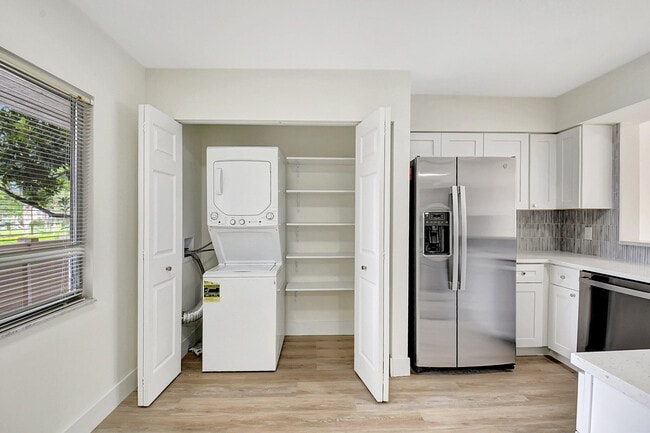 Photo - 14360 Strathmore Ln Unit 204