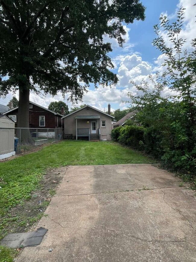 Photo - "Charming 2-Bedroom Retreat with Wood Floors with Basement!"
