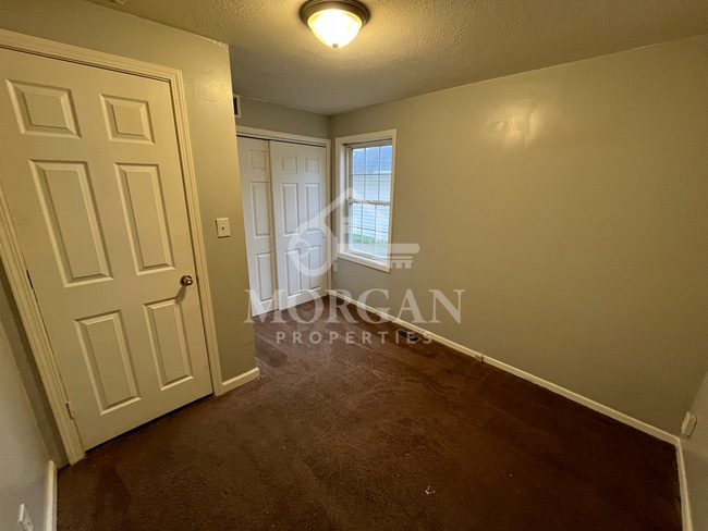 Photo - 830 E 7th St