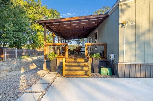 Photo - 409 Willow Dr