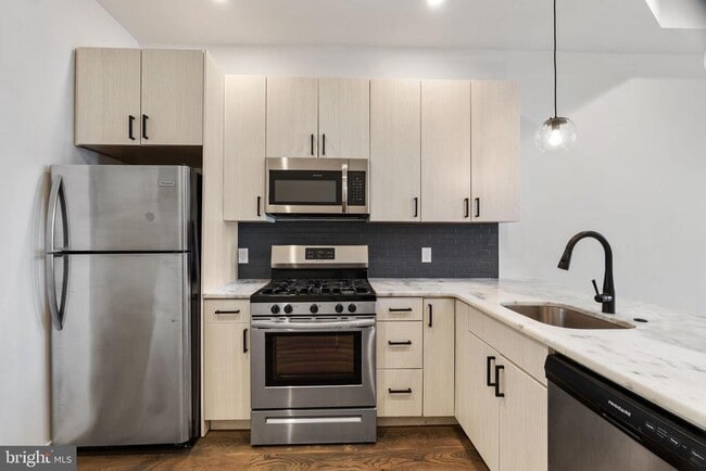 Photo - 2526 W Girard Ave Unit 1