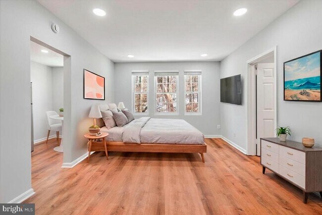 Photo - 1909 N Rhodes St Unidad 25