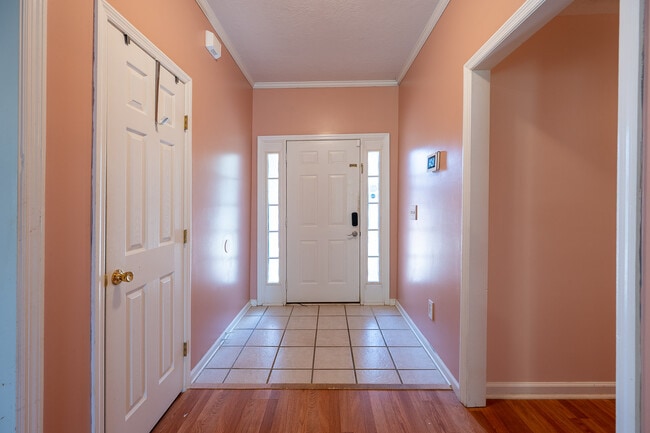 Photo - 945 Cannock St