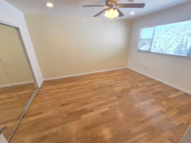 Photo - 5950 Carlton Way Unidad 8