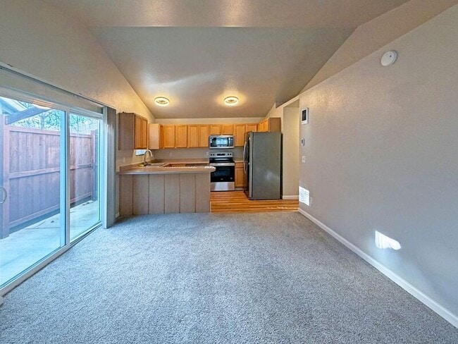 Photo - 573 Hanover St