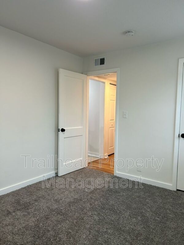 Photo - 300 E Gregory Blvd