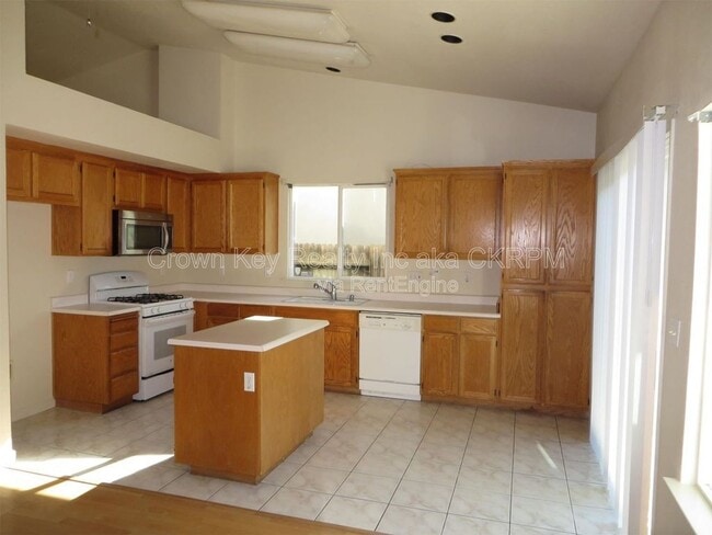 Photo - 1720 Alcira Nunez St