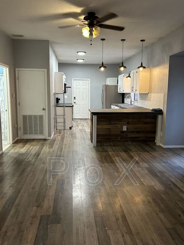 Photo - 411 W Kansas St