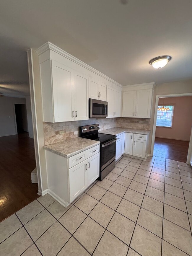 Photo - 572 Farmington Rd