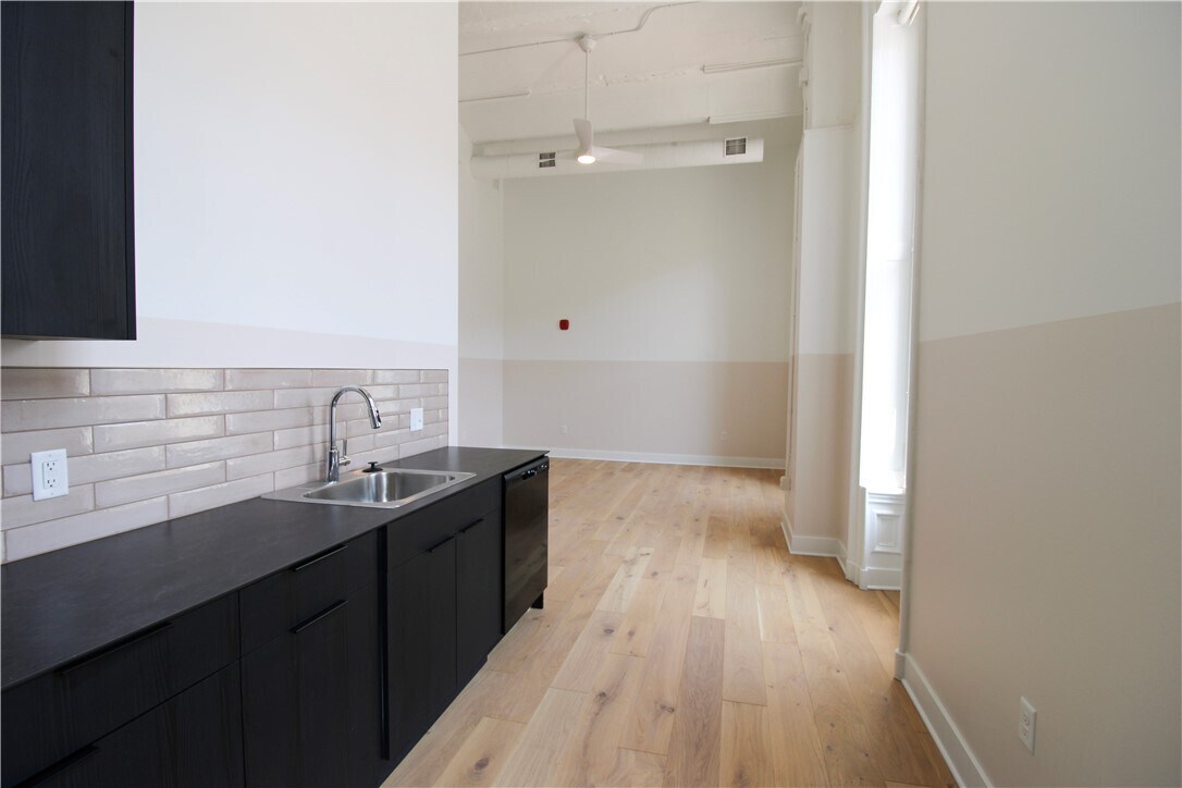 Photo - 30 W Broad St Apartamento
