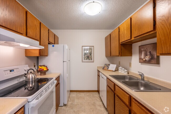 1BR, 1BA - 670SF - Kitchen