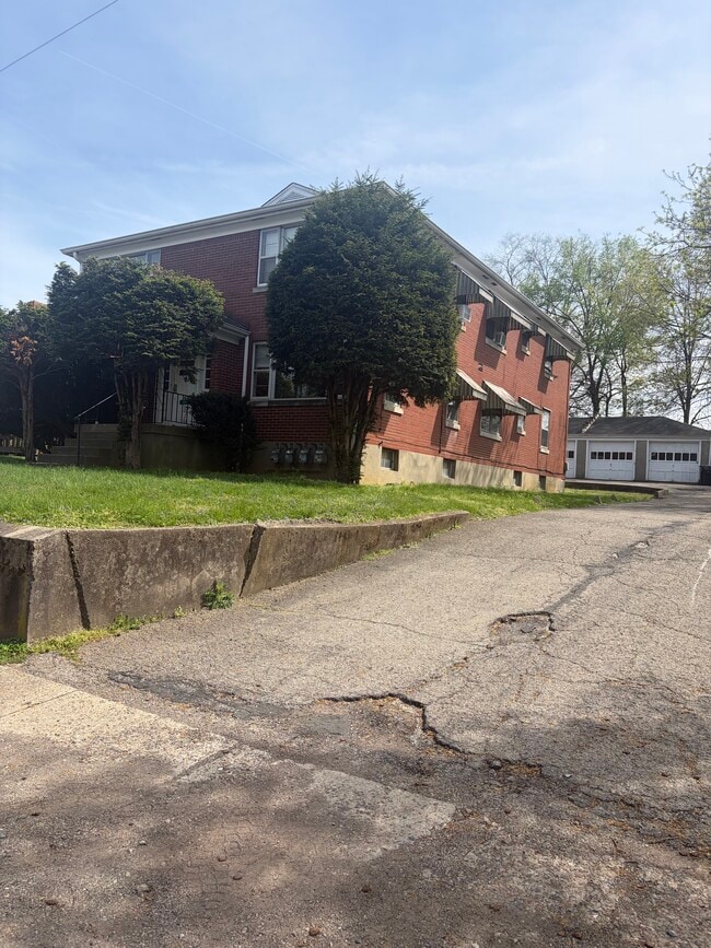 Photo - 218 W Florence Ave Unit 2