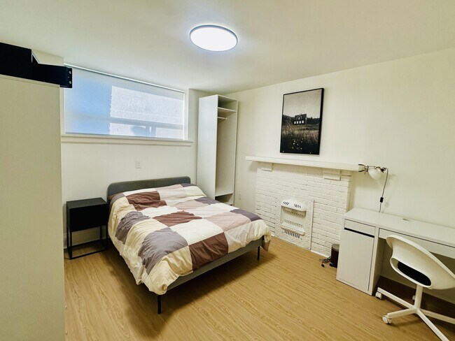 Photo - 597 St Clair Ave W