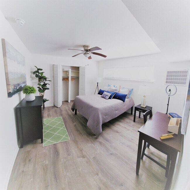 Photo - Old Shell Commons