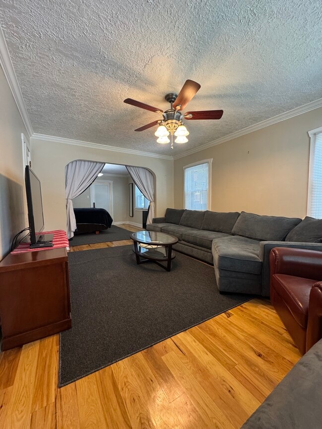 Building Photo - 732 S 900 E Unit 1