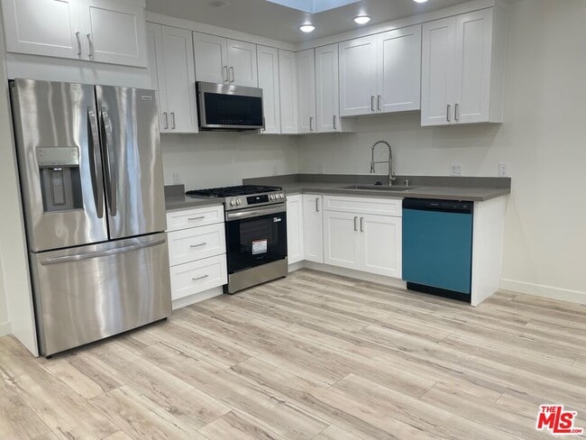 Photo - 2025 Ocean Park Blvd Unidad B