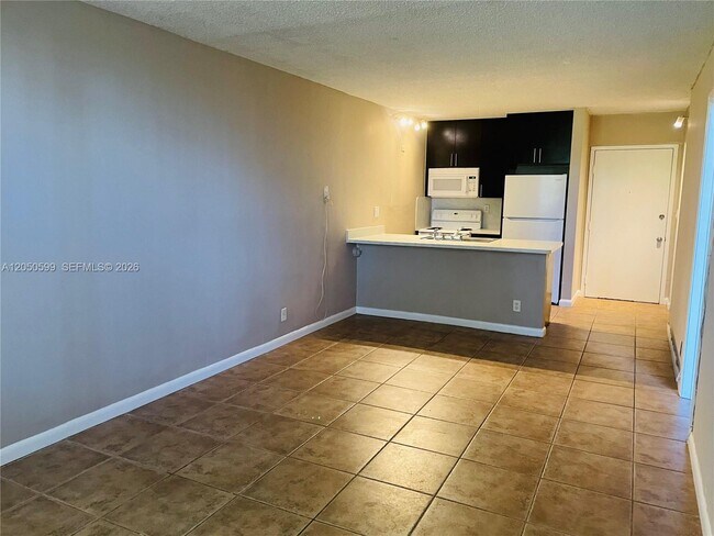 2401 Riverside Dr Unit 114-B
