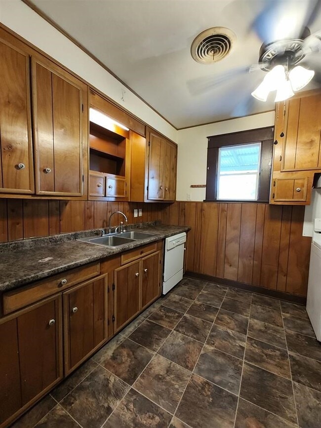 Photo - 1110 Johnson Ave