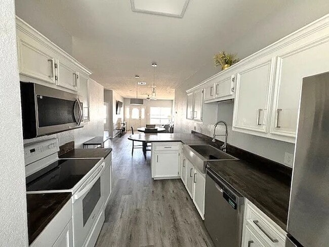 Photo - 4 bed 4 bath duplex - $550 per bed
