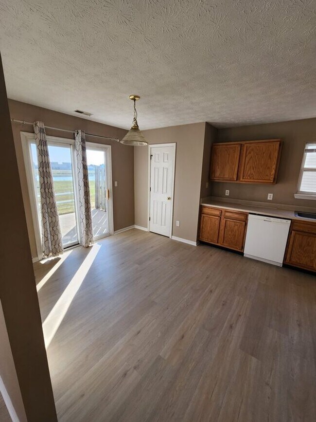 Photo - 2423 Hopkins Dr